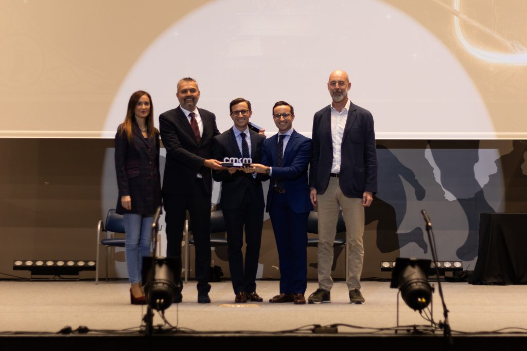 La concejala de Comercio del Ayuntamiento de Malaga Elisa Perez de Siles junto al equipo de Pharmanagement