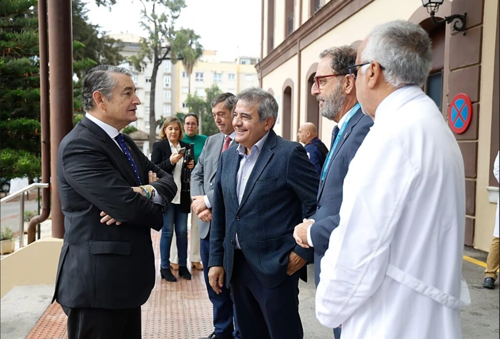 Antonio Sanz, Consejero de Sanidad, Presidencia y Emergencias de la Junta, durante una reciente visita al Hospital Civil de Málaga. Fotografía tomada por Diario Sur